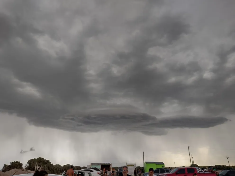 Por la tormenta desalojaron las playas de La Lobería y algunos vecinos dijeron ver ovnis 