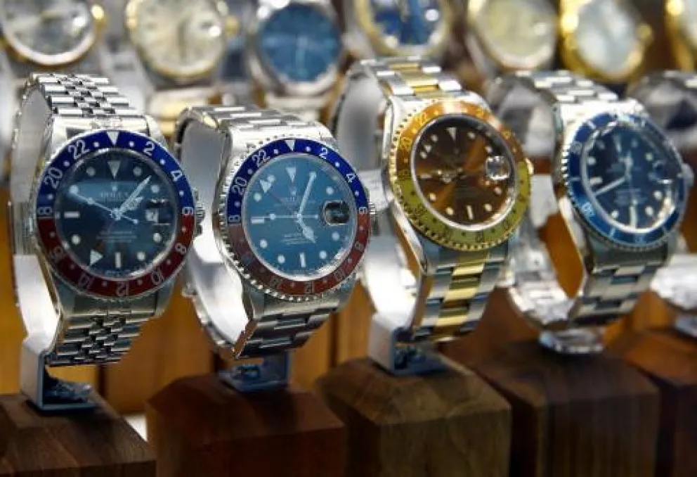 Robaron colecciones de relojes de alta gama y cuchillos, y la víctima no tuvo garantías judiciales