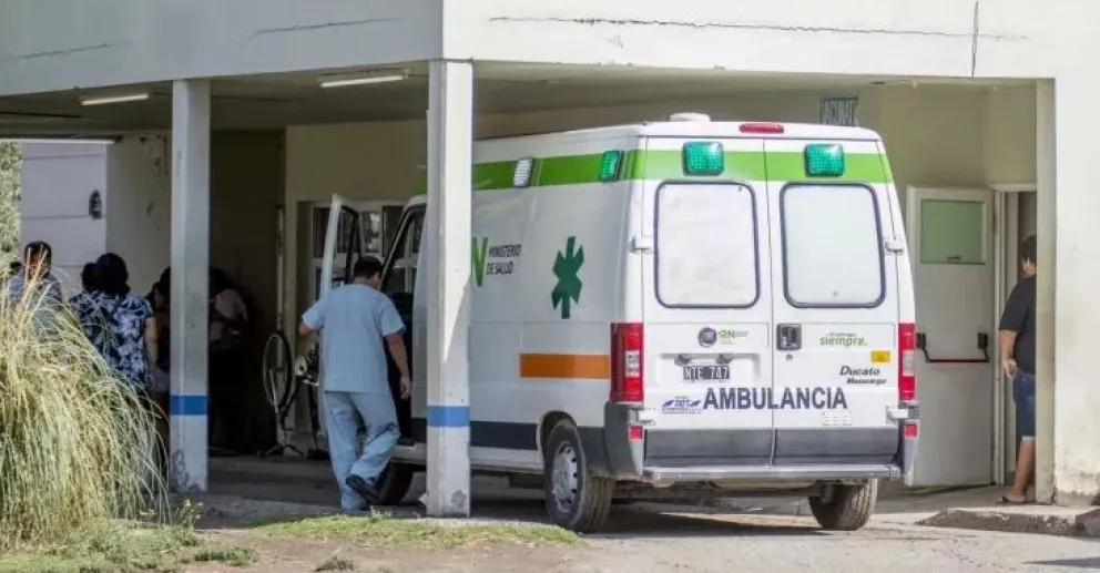 Llegó al hospital manejando, pero con un tiro en el estómago
