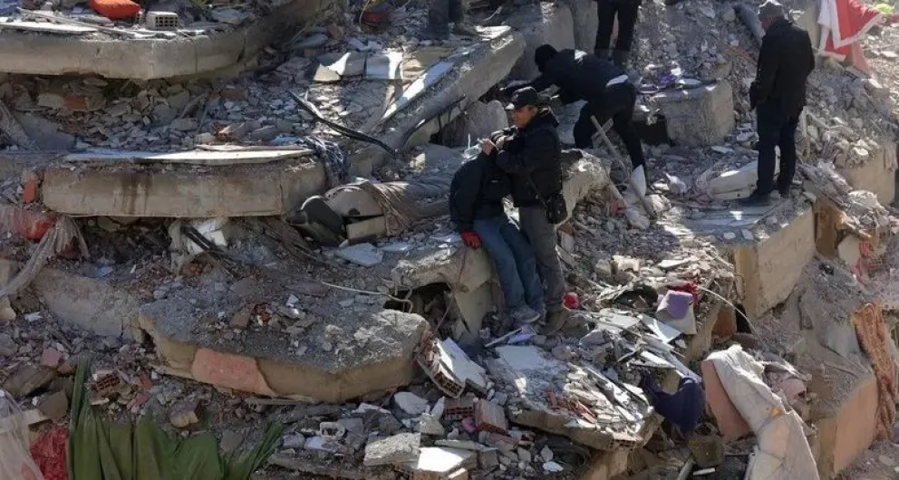Más de 21.000 muertos: sigue sin descanso la búsqueda de sobrevivientes en Turquía y Siria tras el terremoto 