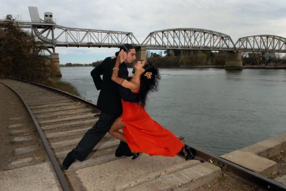 Manuel Godoy un apasionado del tango que disfruta llevando el 2x4 a todo el país