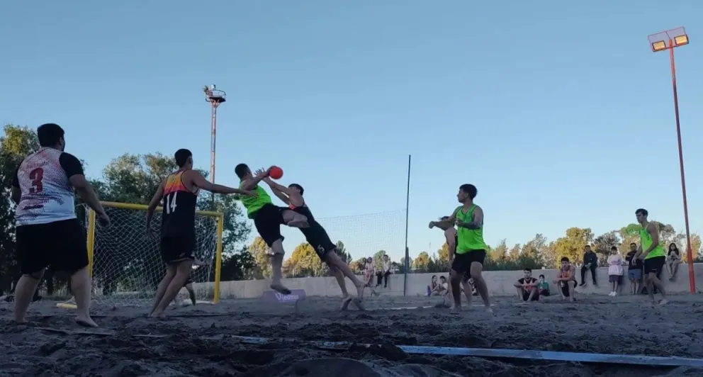 Mariela Pascal: “la realidad del handball es gracias al entusiasmo que le ponen las instituciones”