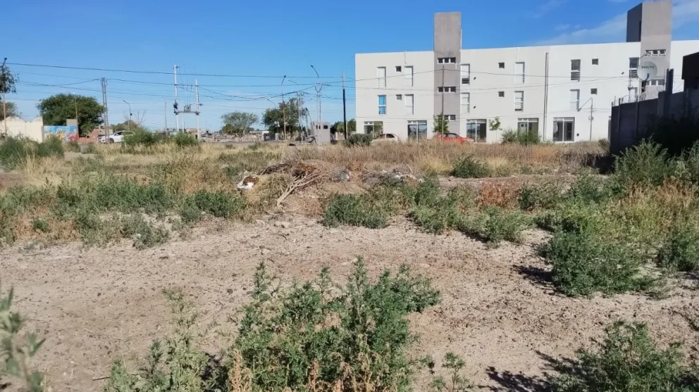 Multan a los propietarios de un predio cerca del Procrear