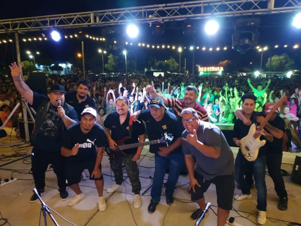 El Gran Baile Familiar fue todo un éxito y cientos de personas concurrieron al Parque Central