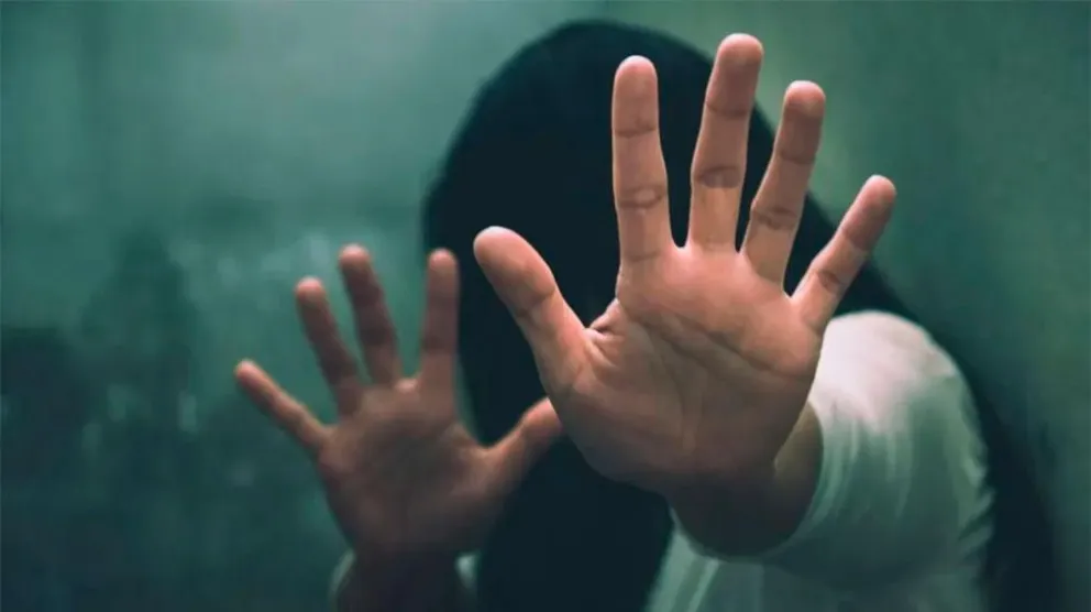 Denunció que fue a una cita engañada y tres hombres la abusaron 