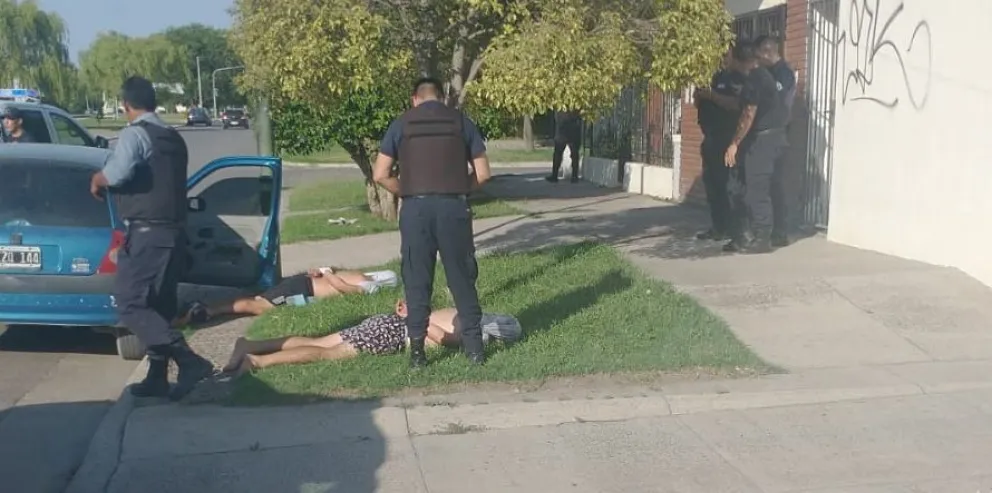 Entraron a robar y terminaron esposados contra el piso