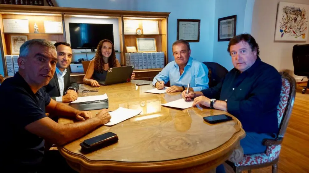 Weretilneck y Pesatti pusieron la firma y son candidatos 