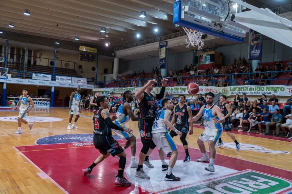 Se calentó la serie: Deportivo Viedma perdió como local y los cuartos de final estan empatados