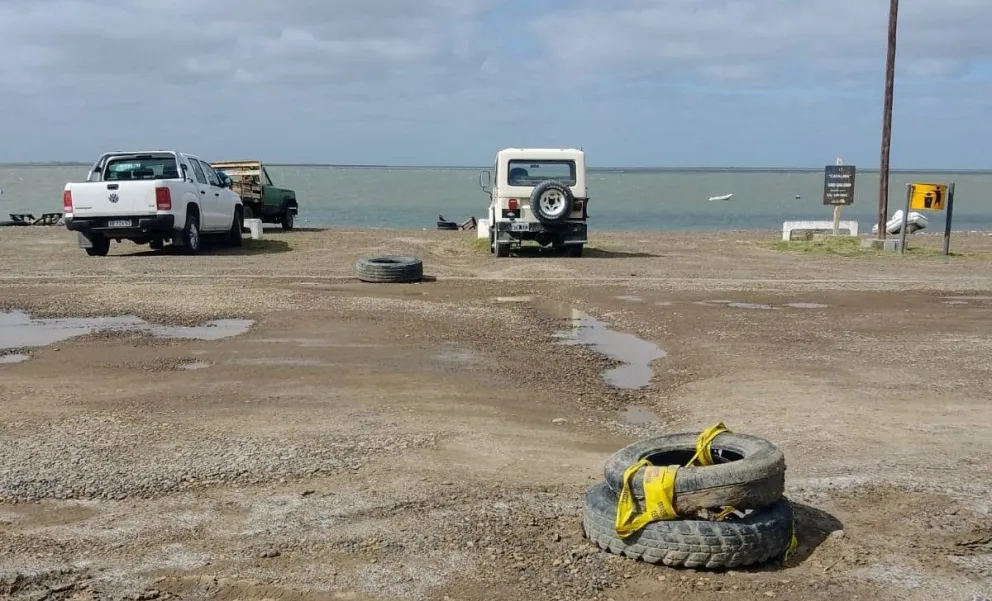 Una vez más piden la limpieza de pastizales y cartelería señaletica en el interior del distrito