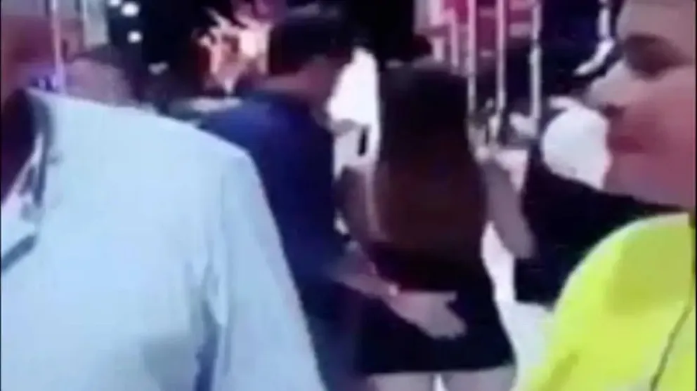Mira el video: el intendente de Concordia manoseó a una mujer y quedó grabado