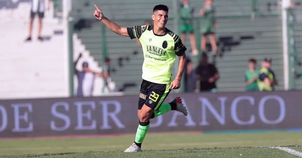 Sepúlveda volvió a marcar y encabeza la tabla de goleadores