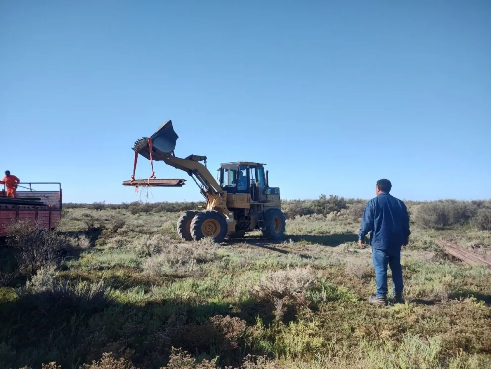 Aparecieron durmientes y rieles, y Tren Patagónico apura los trabajos de reparación