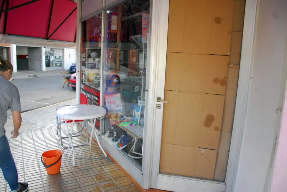 Robaron un quiosco del centro de Viedma por segunda vez en una semana