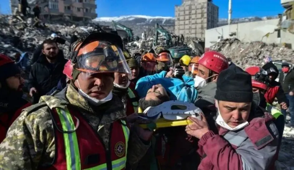 Turquía: fue rescatada una mujer de 70 años que pasó 212 horas entre los escombros que causó el terremoto