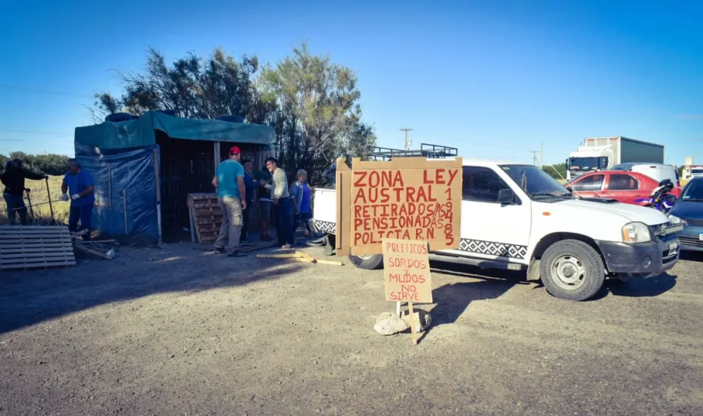 Reclamo de zona Austral: panfleteada de policías retirados sobre la Ruta 3