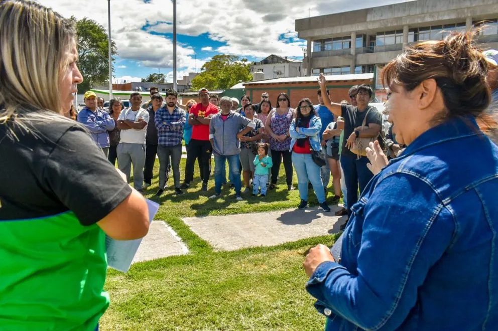 La avidez por vender "choripanes" obligó al municipio a sortear los puestos