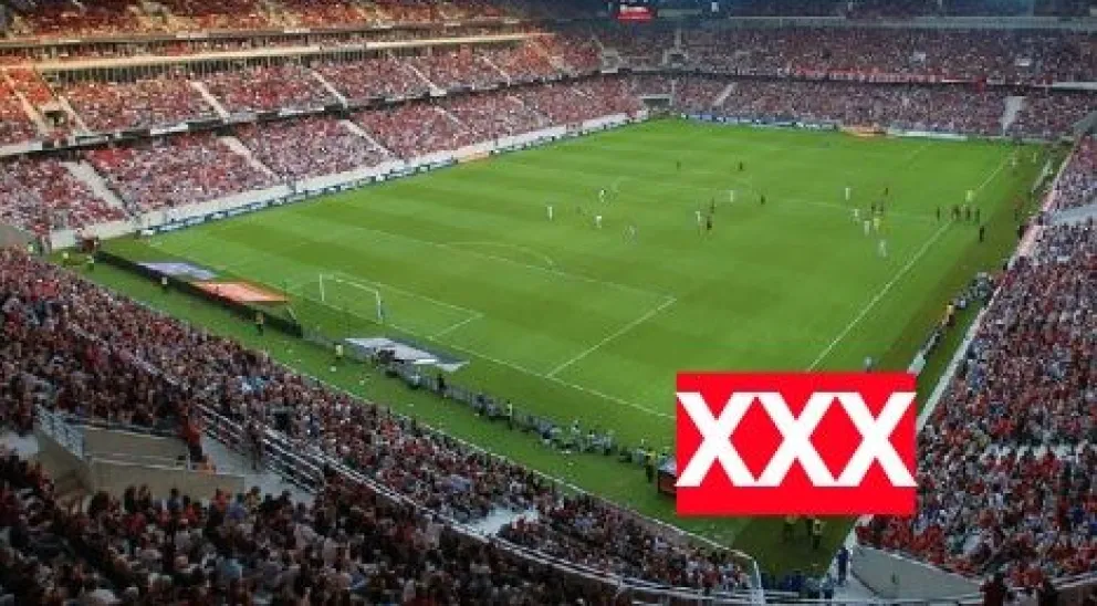 Escándalo: un club de fútbol denunció que se grabó una película XXX en su estadio durante un partido