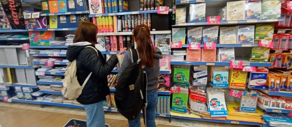 Ya hay una maratón de padres buscando útiles escolares