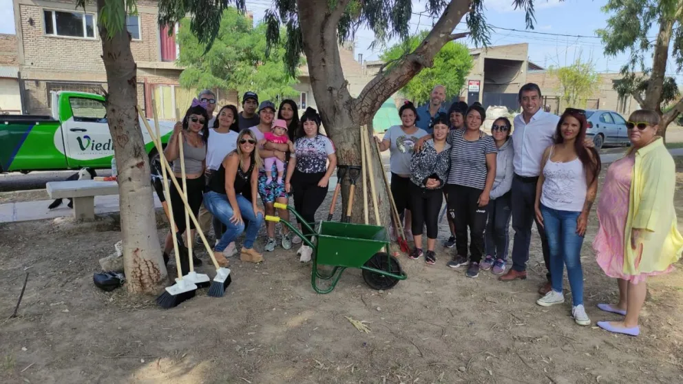 Loteo Silva: vecinos limpian el barrio y pide cambio cultural para mantener