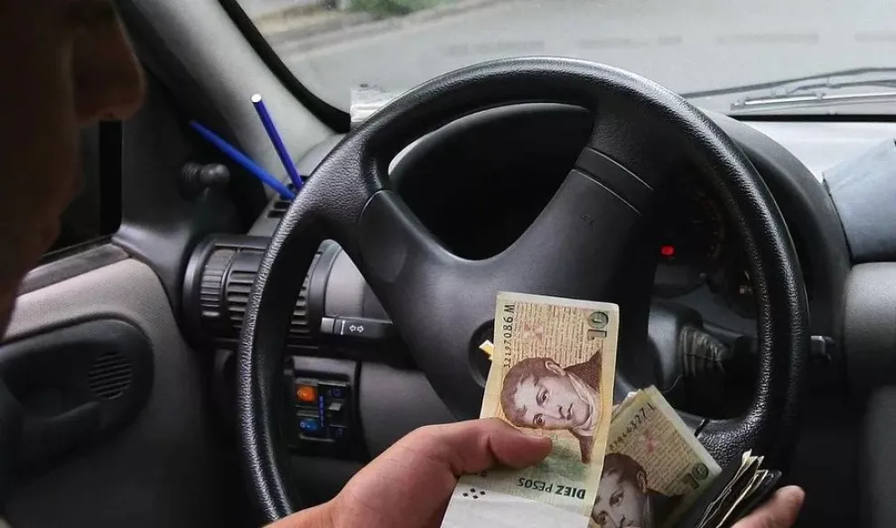 Taxistas otra vez criticaron a los remises truchos y apuntaron que los ladrones los usan para delinquir