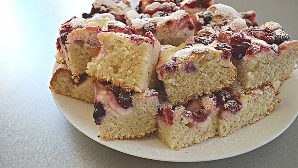 Súper fácil: cómo hacer una torta con frutos rojos