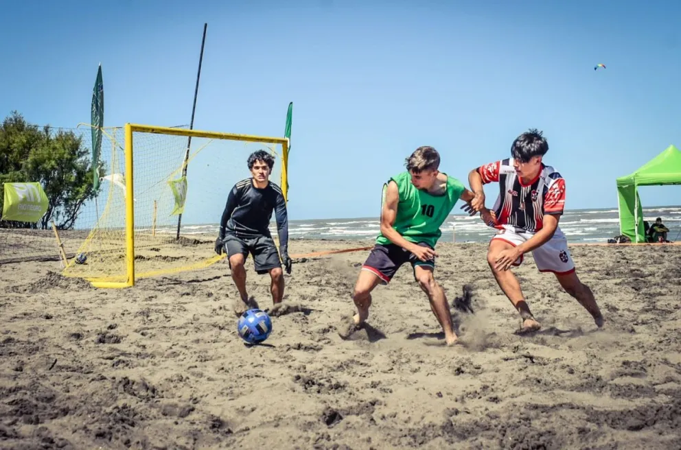 Con un gran nivel comenzó el Futbol Playa organizado por la Liga Rionegrina