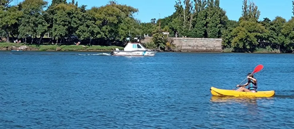 Aún no hay ninguna denuncia de desaparición para vincularla con la mujer que habría caído al río