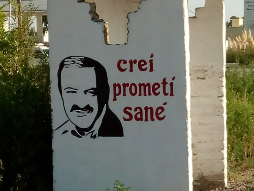 Pintan murales con la figura de San Zatti en diferentes ingresos a la ciudad
