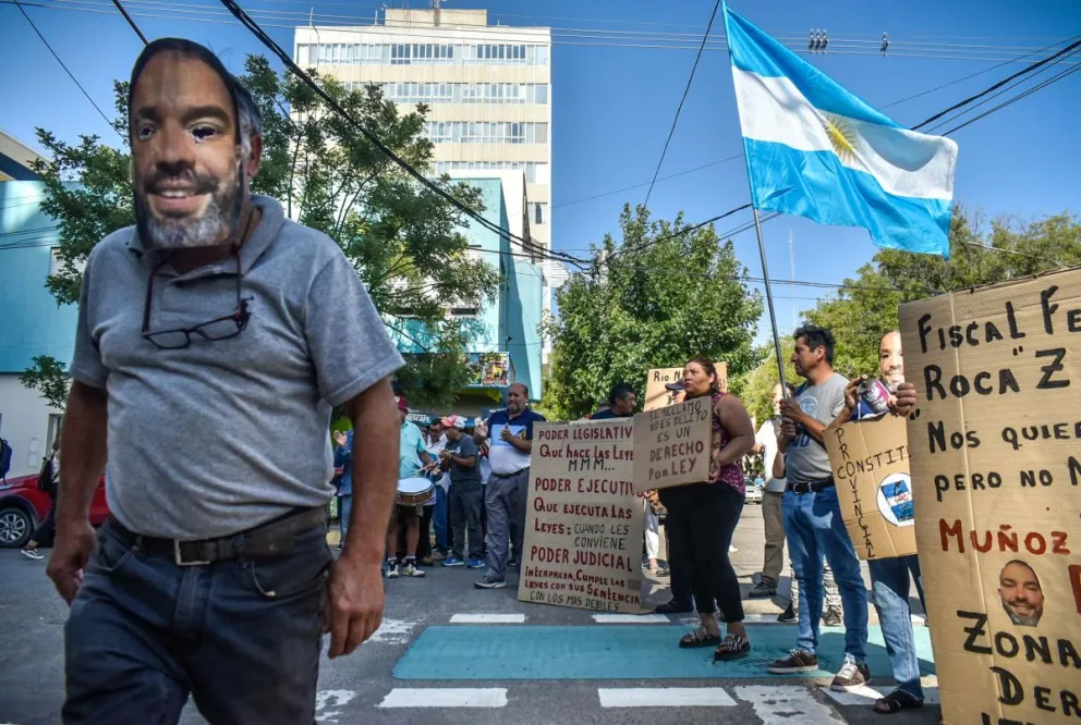 Manifestantes piden la inmediata liberación de Muñoz