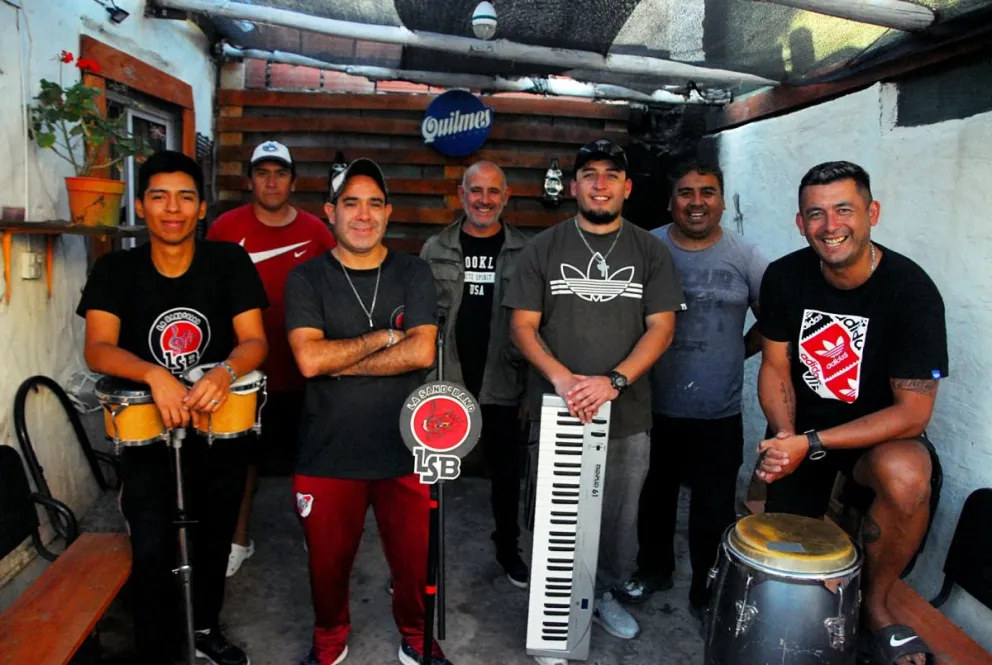 La Sandoband el grupo que trajo los clásicos de los '90 y  llenó de alegría los escenarios