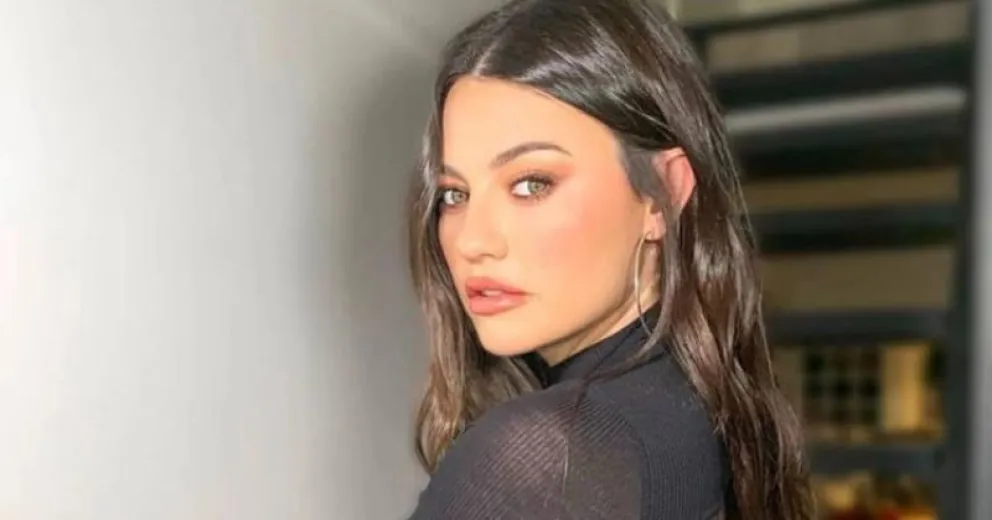 El topless "al natural" que Jujuy Jiménez hizo en plena ruta junto a su novio