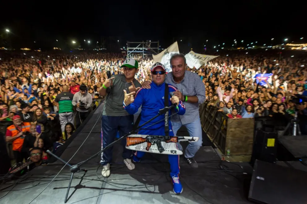 Ante unas 60.000 personas Damas Gratis dio el puntapié inicial de la Fiesta Nacional del Río