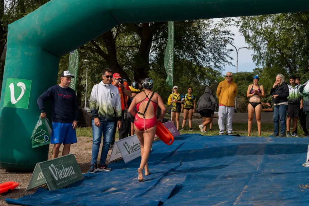 Iara Arias fue la más veloz en el doble cruce del Rio Negro