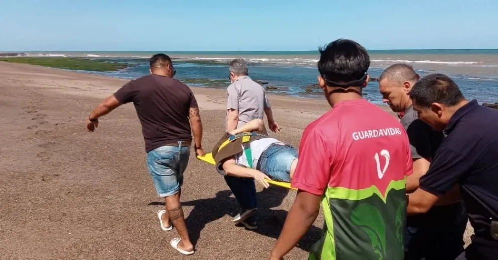 Una mujer se golpeó en la nuca con una piedra en La Lobería y debió ser hospitalizada