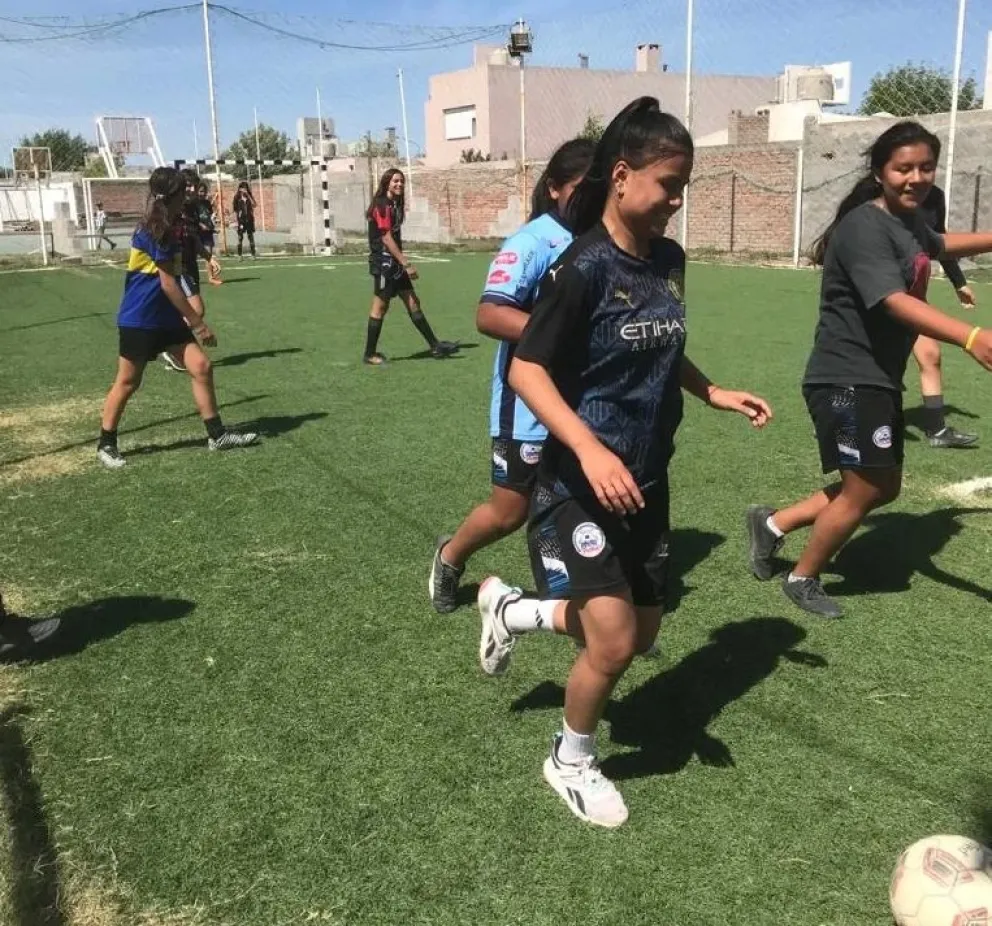Haciendo historia: las chicas de Empleados de Comercio participarán del Mundialito Femenino