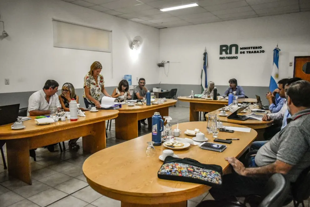 El Gobierno convocó a paritarias para el viernes 17