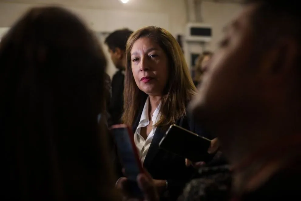 Arabela Carreras: "No tiene explicación racional que no haya habido clases en la provincia"