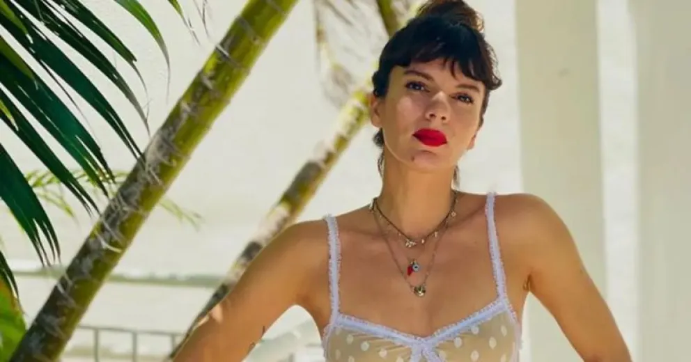 El original traje de baño de Gimena Accardi con mangas del que hablan todas