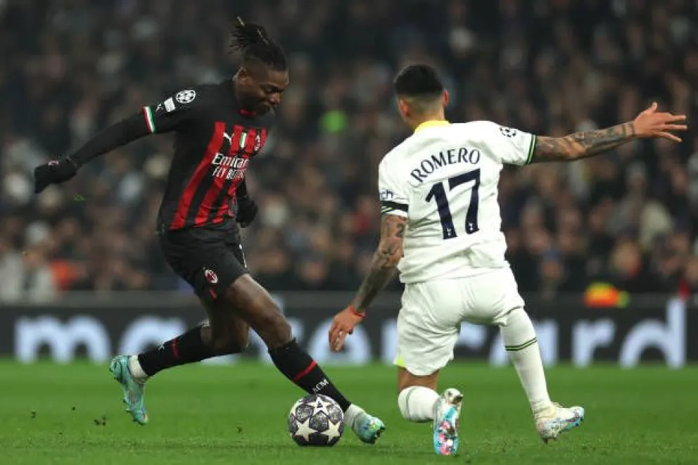 Cuti Romero vio la roja y el Tottenham fue eliminado en manos del Milan