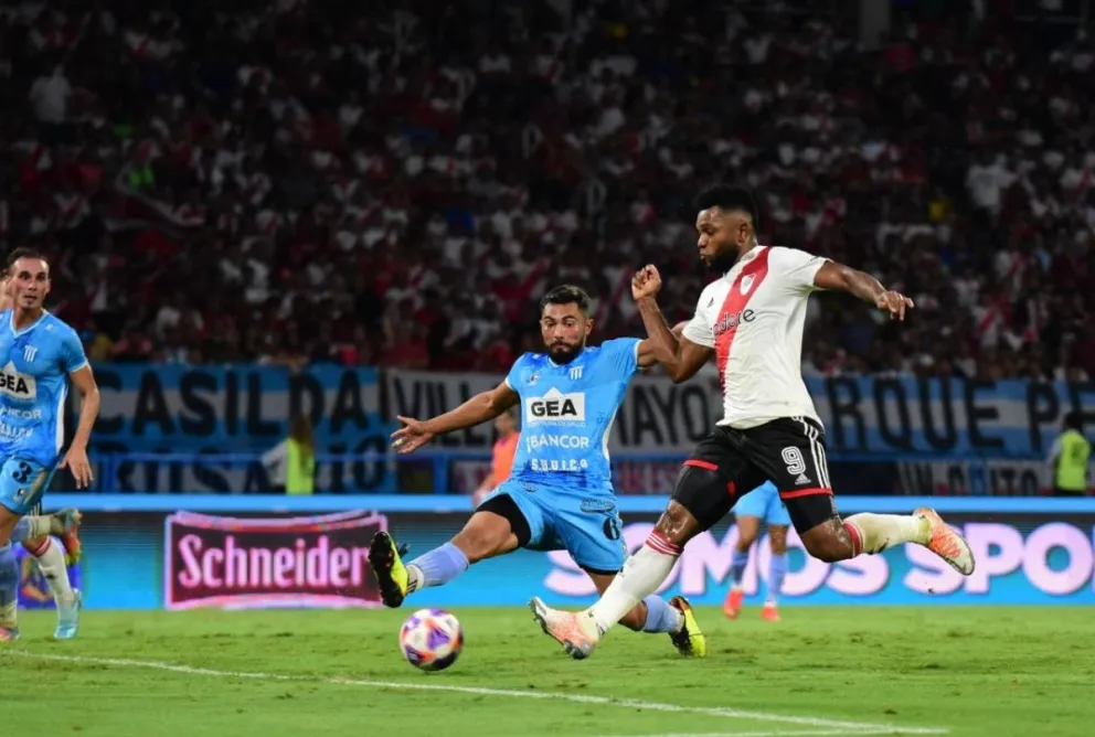 River se lució ante el Racing cordobés y avanzó en la Copa Argentina