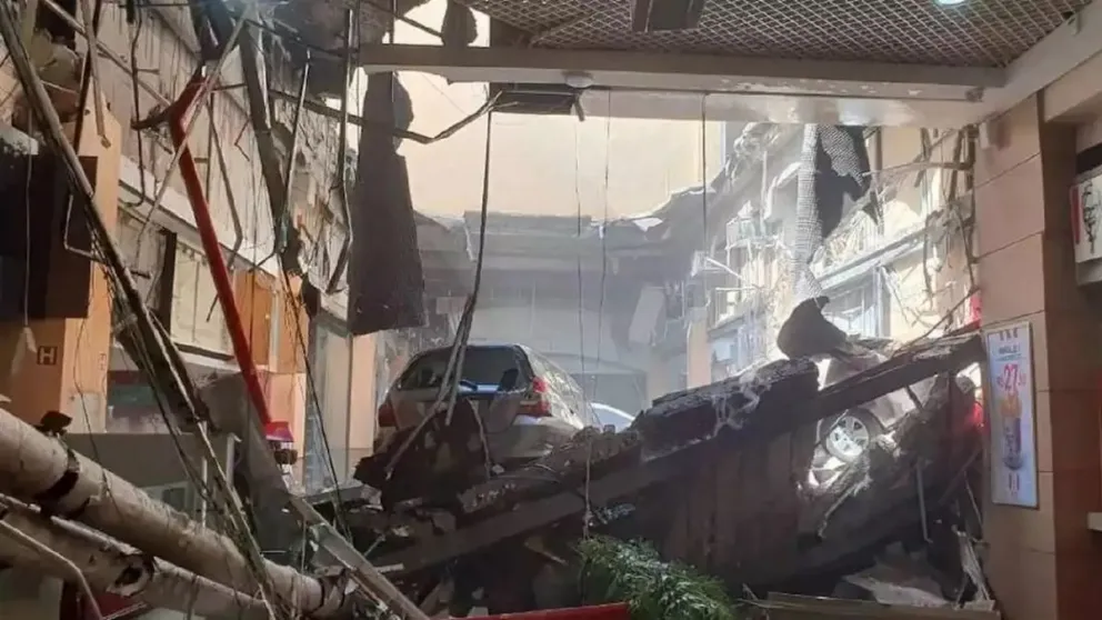 Brasil: cayeron cuatro autos sobre un patio de comidas tras desplomarse el techo de un shopping