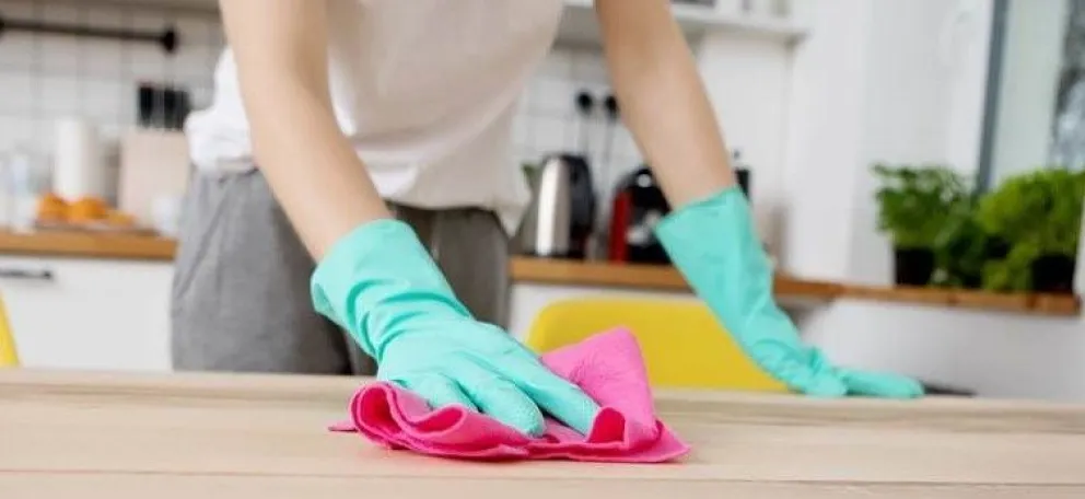Empleo: cuánto se paga la hora de limpieza de casas particulares desde marzo 