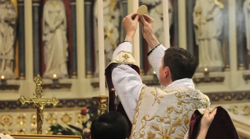 Piden la inmediata detención de un sacerdote imputado por abuso sexual en Catamarca