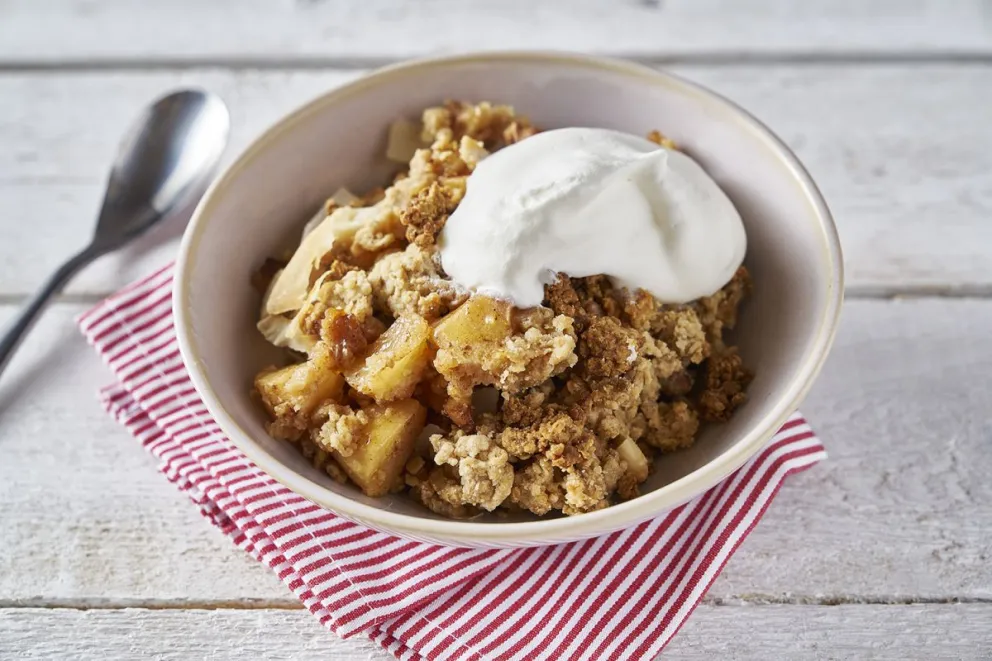 Un postre exquisito: crumble de peras con avena