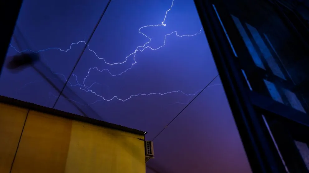 El cielo de Viedma fue un concierto de luces: las maravillas que dejó la tormenta de anoche 