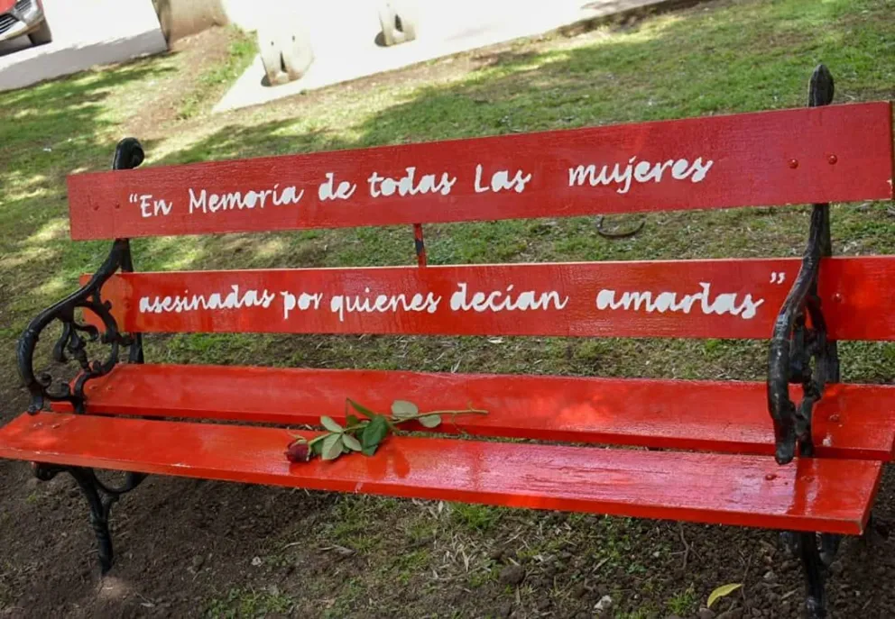Llenarán de bancos rojos la provincia de Río Negro