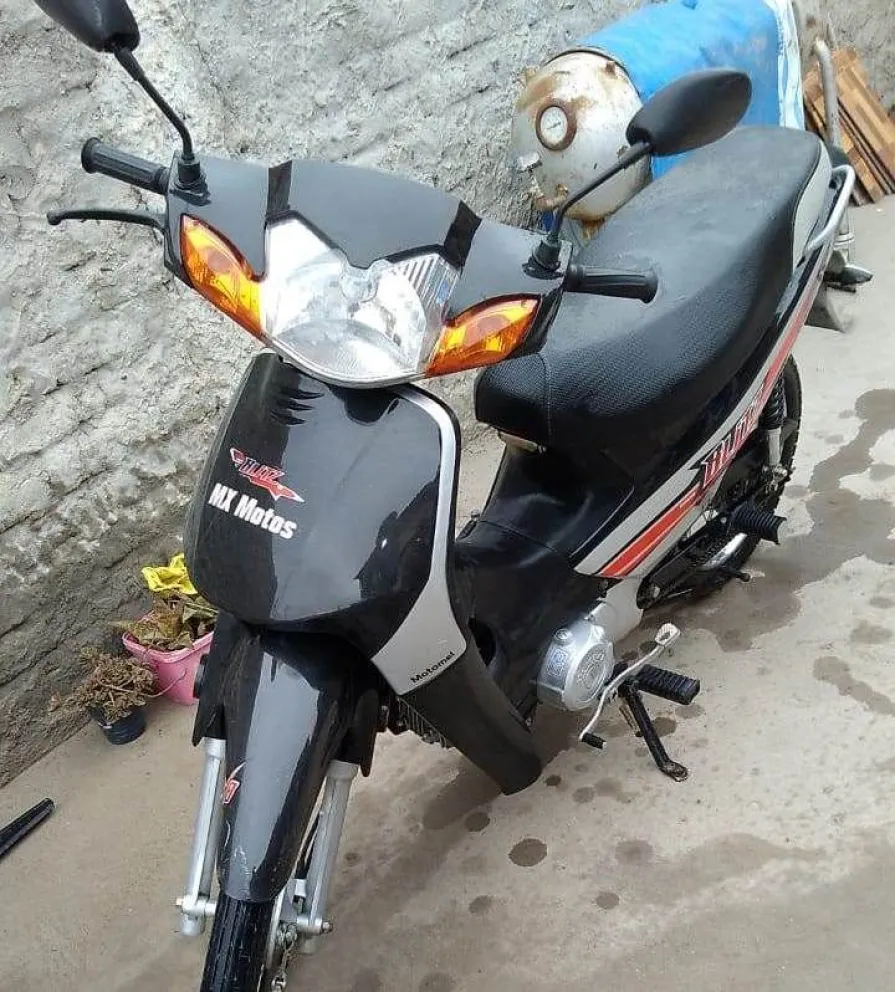 Robaron una moto de un comercio de Viedma: “Fue un segundo”