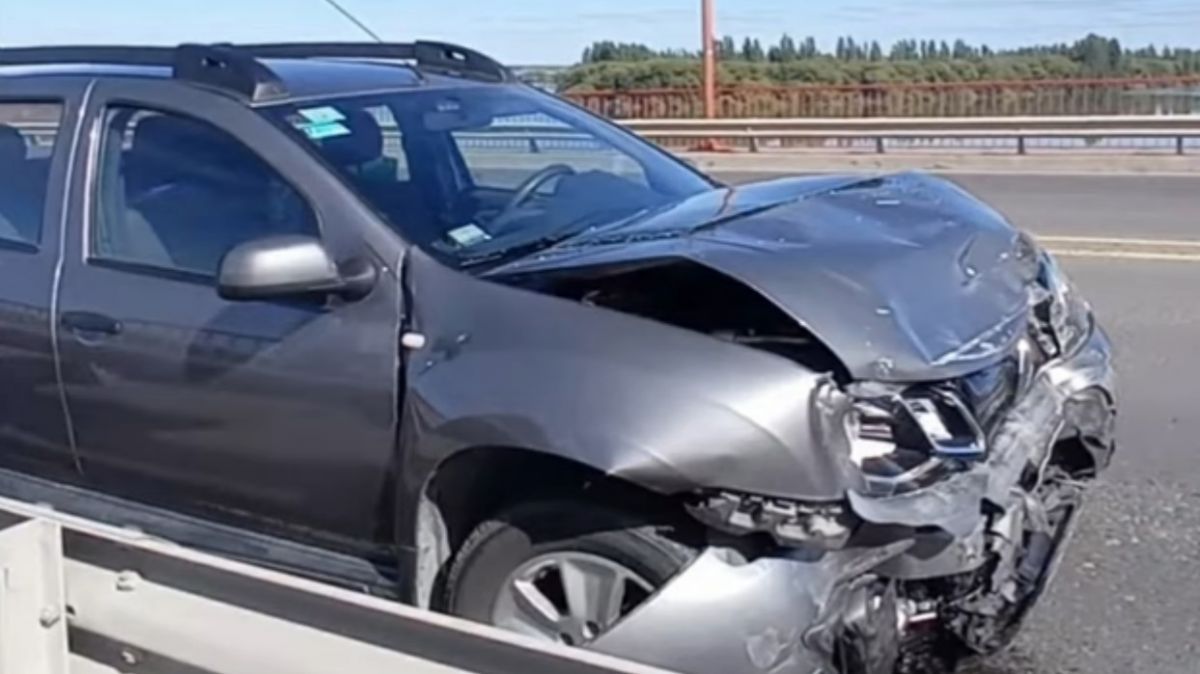 Paró a sacar fotos en medio del puente y provocó un accidente de tránsito