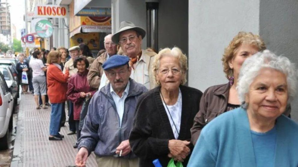 Dos nuevos bancos dejaron de exigir la fe de vida para jubilados: cuáles son