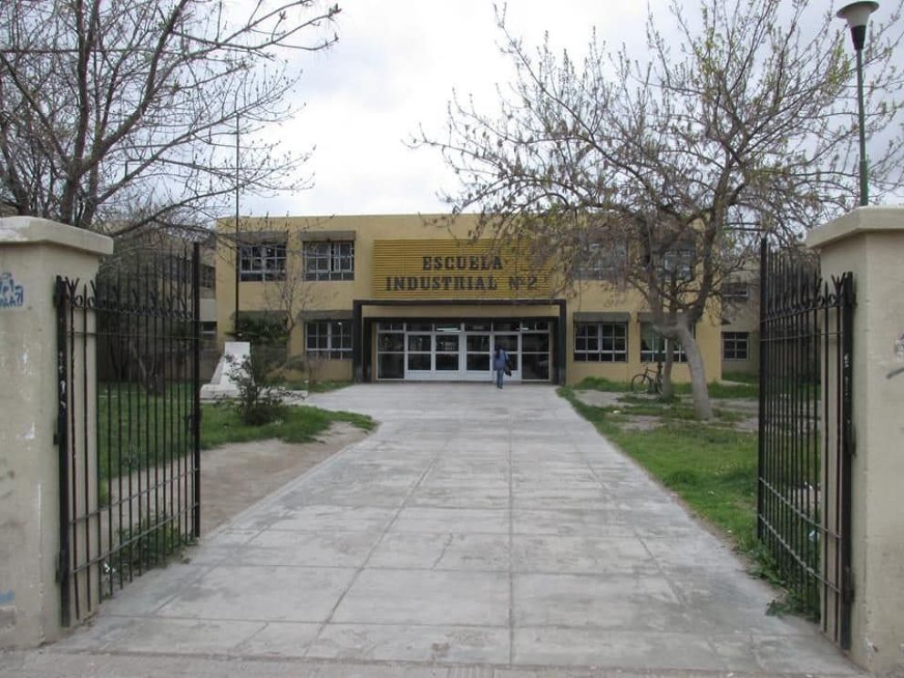 A fin de año comenzarán con la construcción del SUM en la escuela industrial
